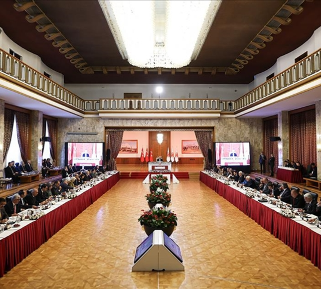 Meclis'te 'İmralı Tutanakları' gerilimi: Kurtulmuş 'Özet' dedi, muhalefet reddetti