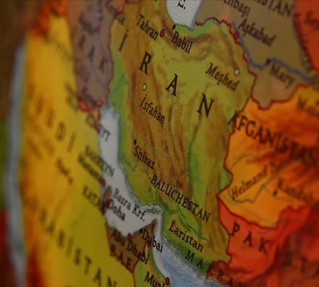 İran, Hürmüz Boğazı'nda askeri tatbikat başlattı