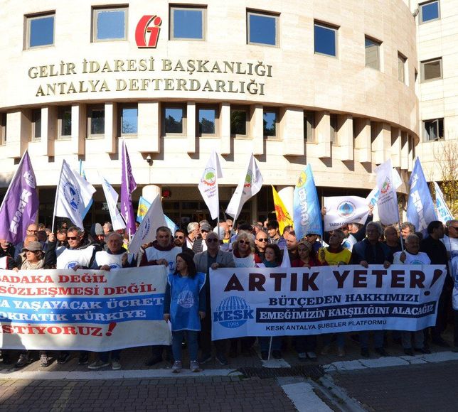 KESK’ten Antalya 1 günlük iş bırakma: Geçinemiyoruz, ek zam istiyoruz