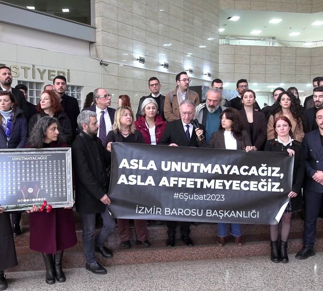 İzmir Barosu depremde yaşamını yitiren meslektaşlarını andı