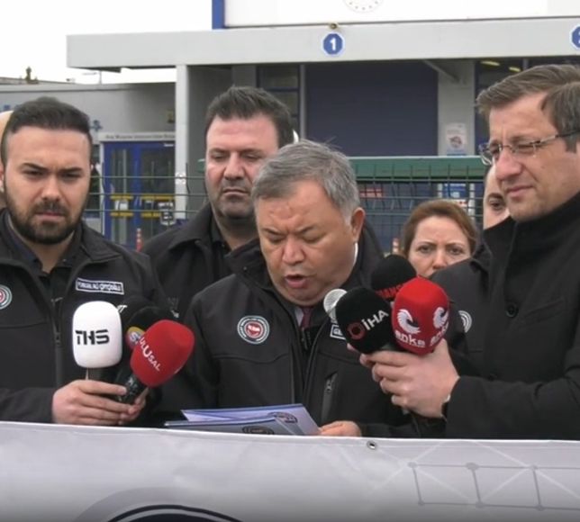 Hayatını kaybeden polis memuru için TÜVTÜRK önüne siyah çelenk: TÜVTÜRK acilen kamulaştırılmalı