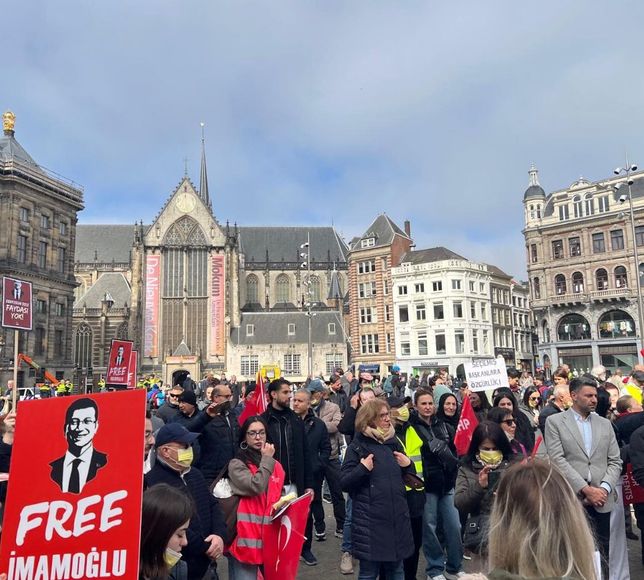 CHP Hollanda Birliği, Amsterdam Dam Meydanı’nda 'Demokrasi Mitingi' düzenledi