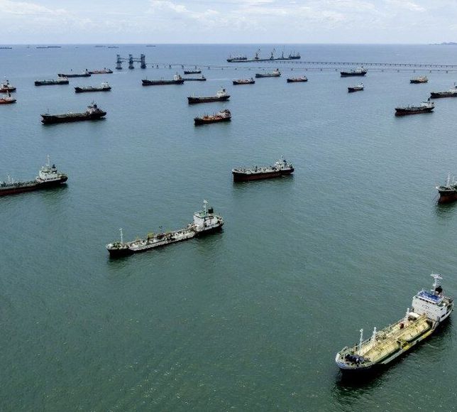 İran Devrim Muhafızları: Hürmüz Boğazı’ndan geçişlere sert karşılık verilecek