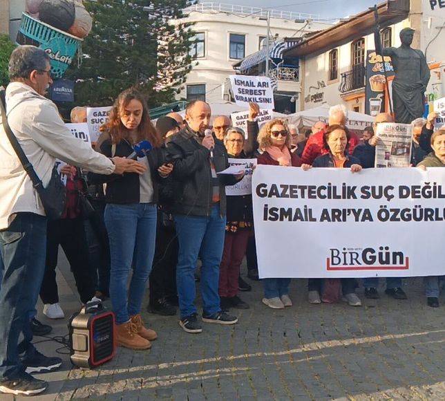 Antalya’da İsmail Arı protestosu: Gazetecilik suç değildir