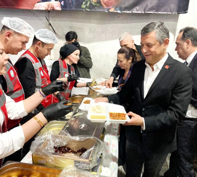 CHP Genel Başkanı Özel’den memleketi Manisa’daki iftar sonrası çarpıcı açıklamalar