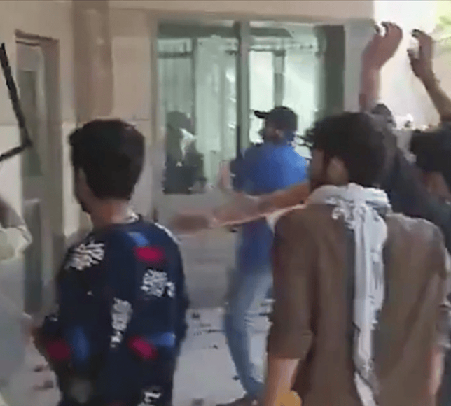 Pakistan'da Hamaney protestoları: En az 25 kişi hayatını kaybetti