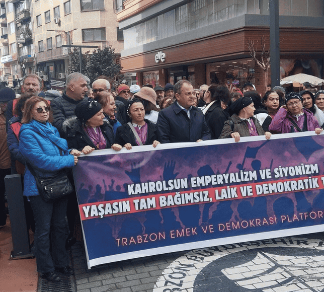 Trabzon'da ABD ve İsrail'in İran'a yönelik operasyonlarına protesto