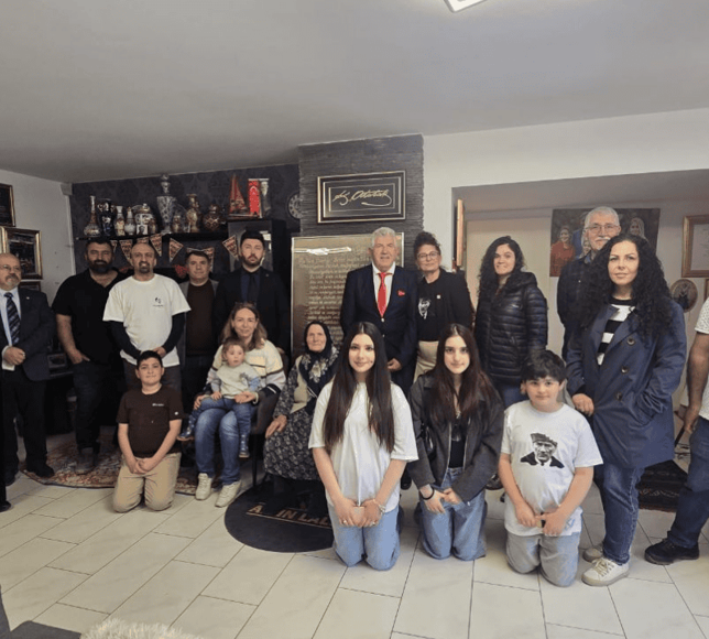 CHP Hollanda Birliği, 23 Nisan’ı Rotterdam’daki Atatürk Müzesi’nde çocuklarla birlikte kutladı