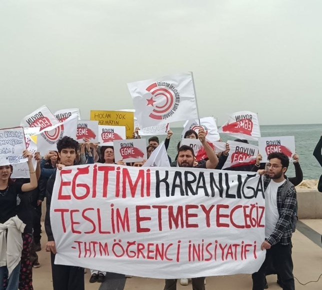 "Okulda katliam var, sorumlular istifa"