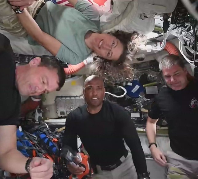 Artemis II mürettebatı, Dünya'ya inmeye hazırlanıyor