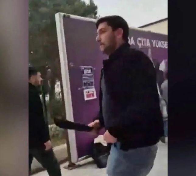 İzmir'de bildiri dağıtan üniversite öğrencilerine palalı saldırı düzenlendi