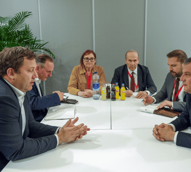 Özel, Barselona'da Almanya SPD Eş Başkanı Klingbeil ile görüştü