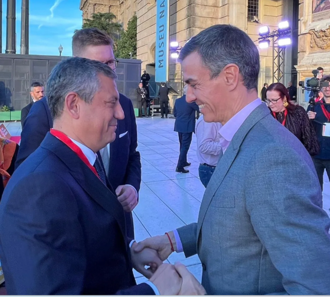 CHP lideri Özel İspanya Başbakanı Sanchez ile bir araya geldi