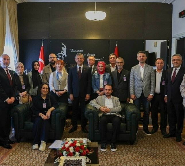 Özgür Özel, KHK’lılar Platformu ile TBMM'de bir araya geldi