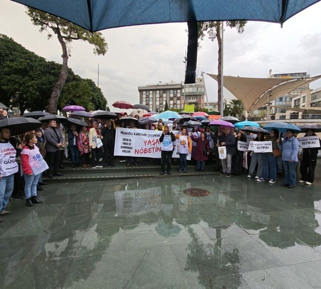 Antalya'dan yağış altında “Yaşam Nöbeti”