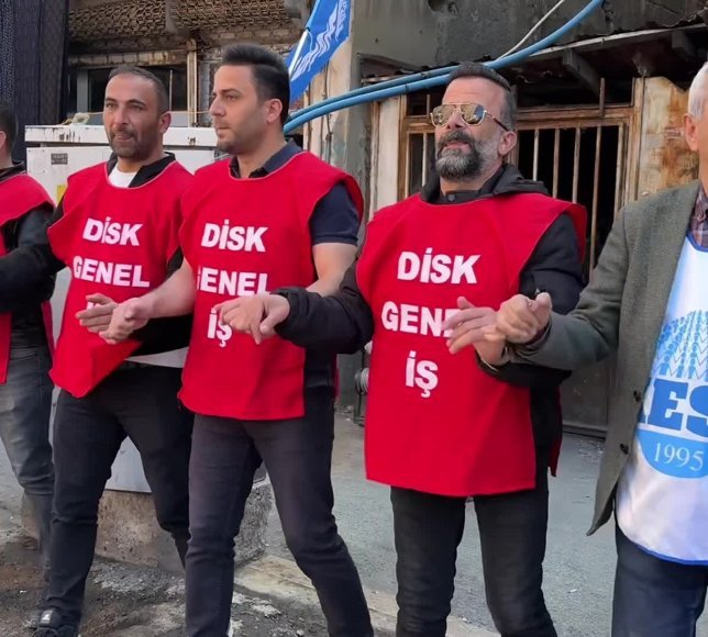 Hakkari'de halaylarla 1 Mayıs: Güvencesiz çalışma yaygınlaştı
