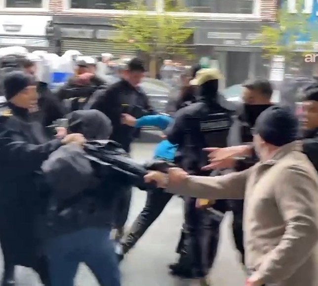 Mecidiyeköy'de 1 Mayıs kutlamaları için toplanan gruba müdahale: 100'e yakın gözaltı