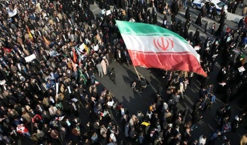 İran'da devam eden eylemlerde 3 kişi yaşamını yitirdi
