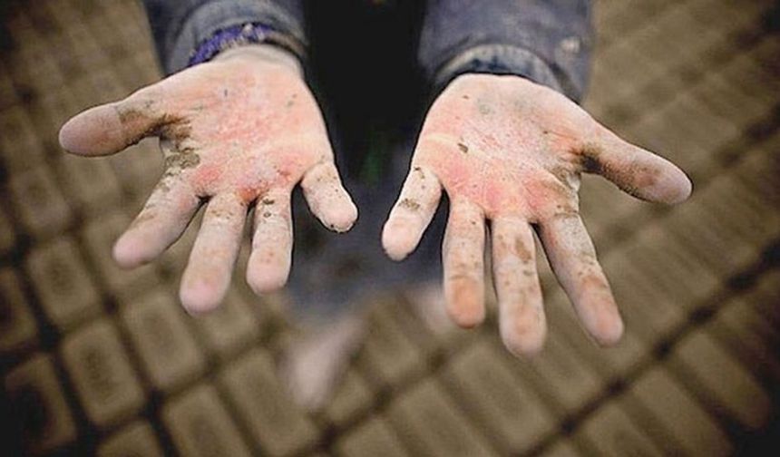 16 yaşındaki çocuk işçi gece fabrikada ısınmak için ateşle ısınmaya çalışırken hayatını kaybetti