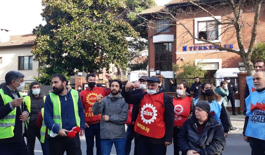 İnşaat işçileri Türkerler Holding önünde direniyor