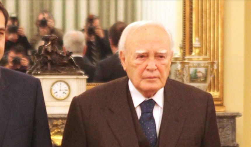 Yunanistan eski Cumhurbaşkanı Karolos Papulyas yaşamını yitirdi