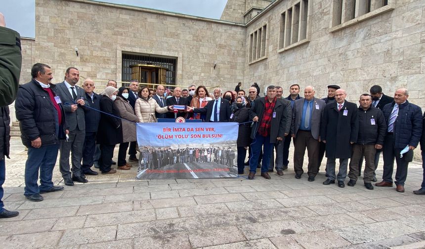 Seyitgazi-Kırka-Afyon yolu için 10 bin imza toplandı: “Saraylara milyonlar akıtanlar Eskişehir’i cezalandırıyor”