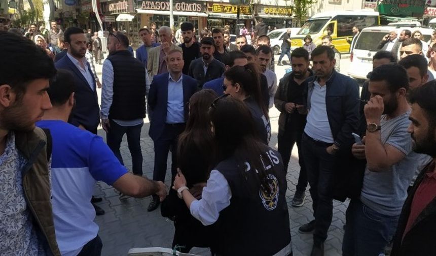Van'da İmamoğlu’nun ziyaretleri esnasında slogan atan bir kadın gözaltına alındı