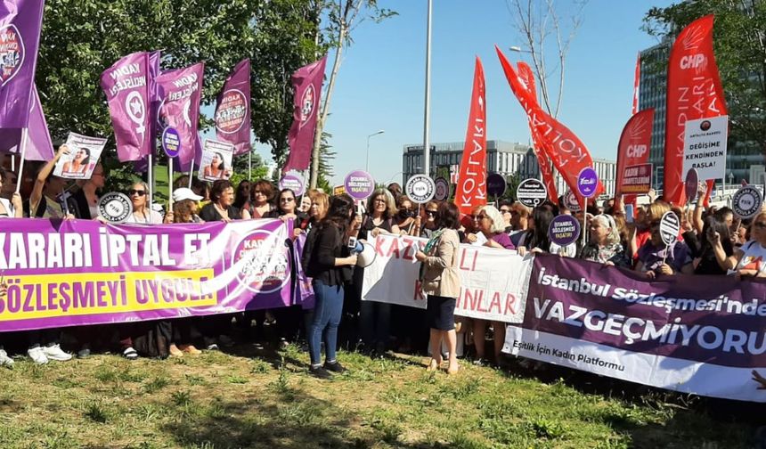 Kadınlar Danıştay önünde: Hayatlarımızı savunmaya geldik!