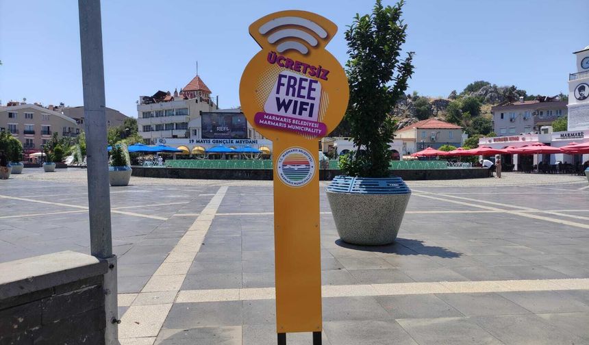 Marmaris Belediyesi, 19 Mayıs Gençlik Meydanı'nda ücretsiz internet hizmeti başlattı