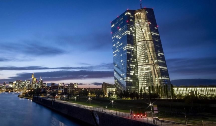 ECB 11 yıl sonra faiz artırdı, euro fırladı