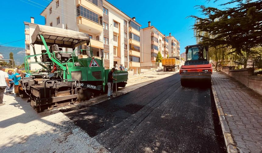 Safranbolu Belediyesi ekipleri, asfalt çalışmalarına devam ediyor