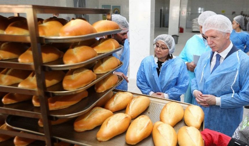Belediyenin halk ekmeğini meslek liseliler üretiyor