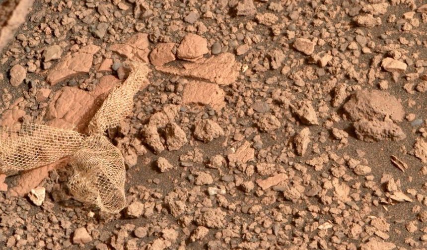 Mars'ta görüntülenen 'çöp'ün sırrı çözüldü: Termal battaniyeymiş