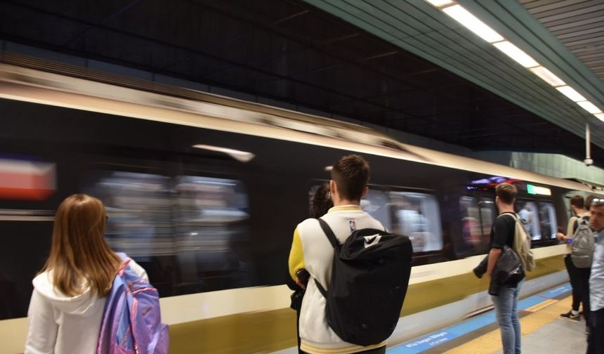 İstanbul'da metro yangını: Seferler iptal