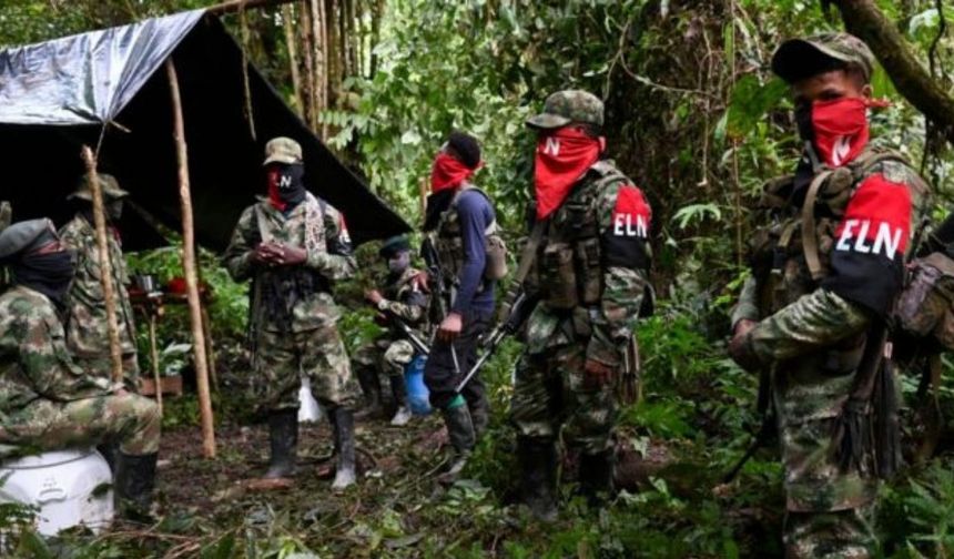 Kolombiya'da ordunun operasyonunda eski FARC üyesi 3 kişi öldürüldü