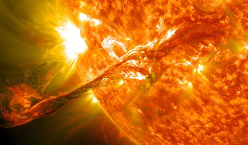 Laboratuvarda Güneş patlaması deneyi