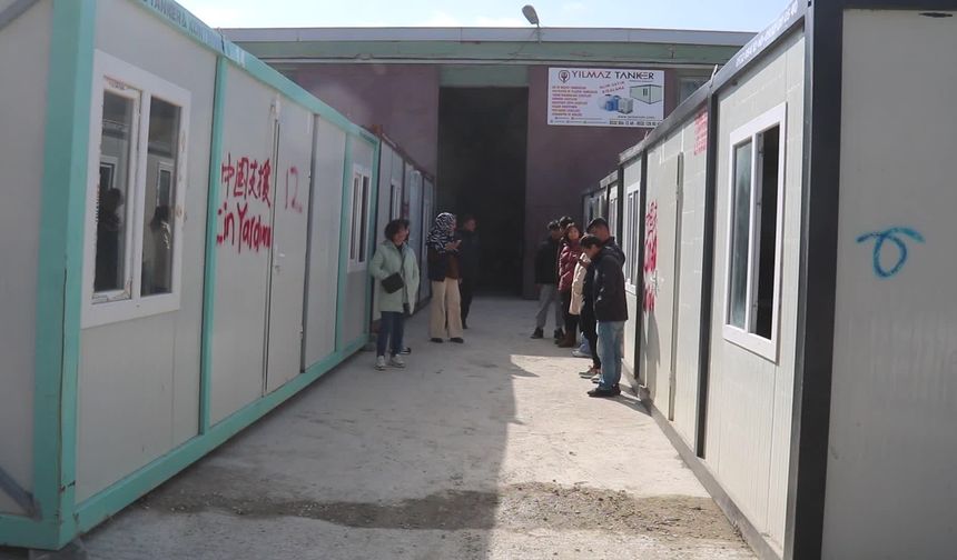 Burdur’daki Çinlilerden deprem bölgesine 4 konteyner, 75 yatak ve 1 milyon 714 bin lira maddi yardım