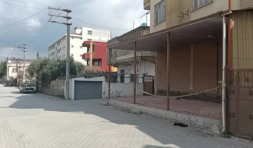 Osmaniyeli depremzede: Tehlike arz eden bina neden yıkılmıyor?