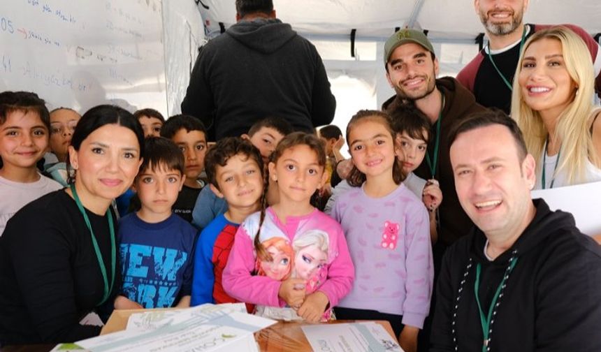 Ünlülerden Hatay'da çocuklara moral