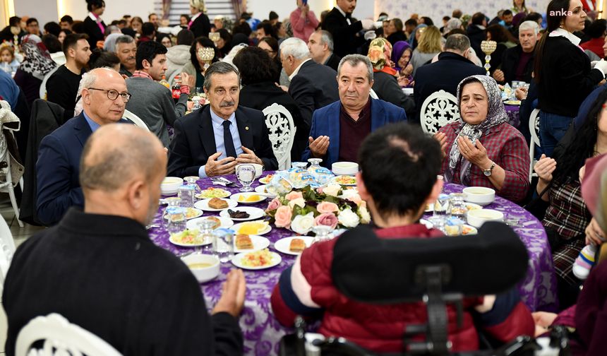 Tepebaşı Belediye Başkanı Ataç, engelli bireyler ve aileleriyle iftarda buluştu