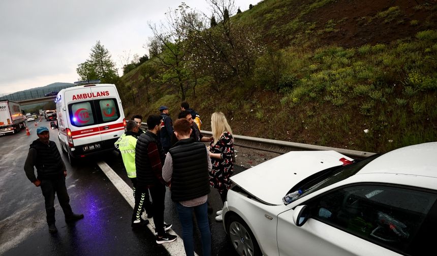 Anadolu Otoyolu'nda zincirleme trafik kazasında 6 kişi yaralandı