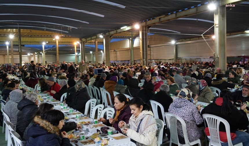 Lüleburgaz’da 2 bin kişi, belediyenin iftar programında buluştu