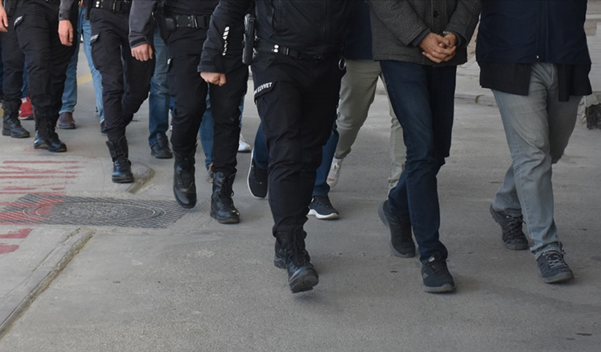 Osmaniye'de benzin deposunda uyuşturucu bulunan otomobildeki 5 kişi tutuklandı