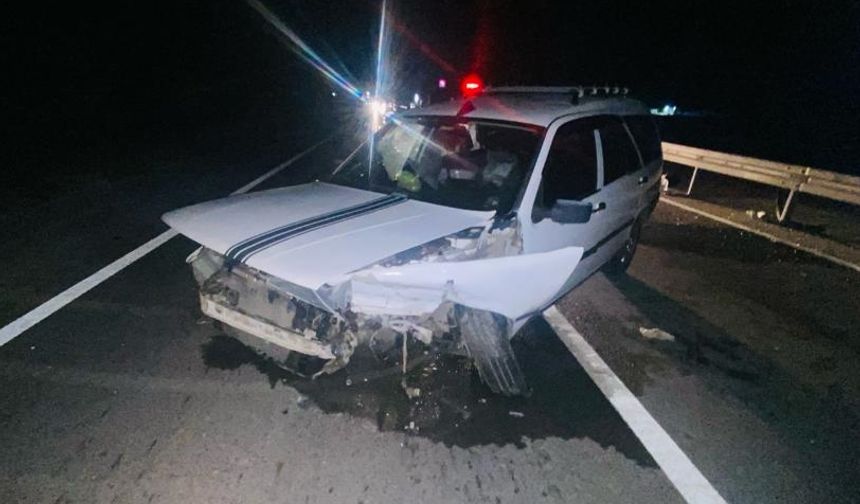 Aksaray'da otomobilin bariyerlere çarptığı kazada 6 kişi yaralandı