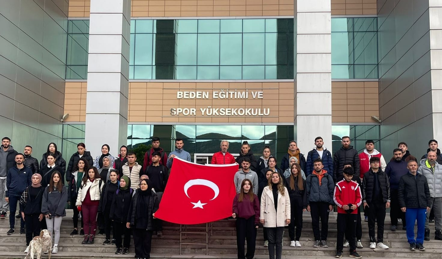 Gümüşhane Üniversitesi öğrencilerinden Ata’ya Saygı Yürüyüşü