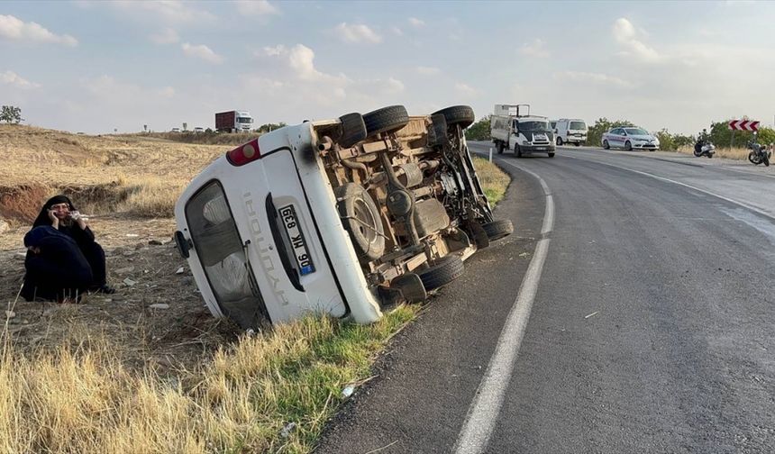 Kilis'te minibüsün devrildiği kazada 2 kişi yaralandı