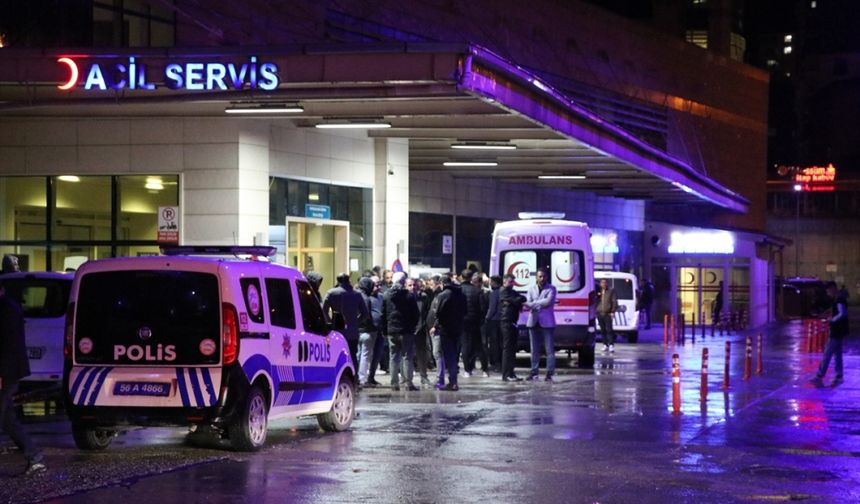 Siirt'te devrilen otomobildeki 1 çocuk öldü, 8 kişi yaralandı