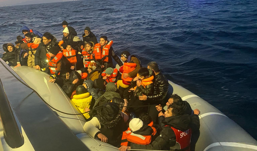 İzmir açıklarında 159 göçmen kurtarıldı