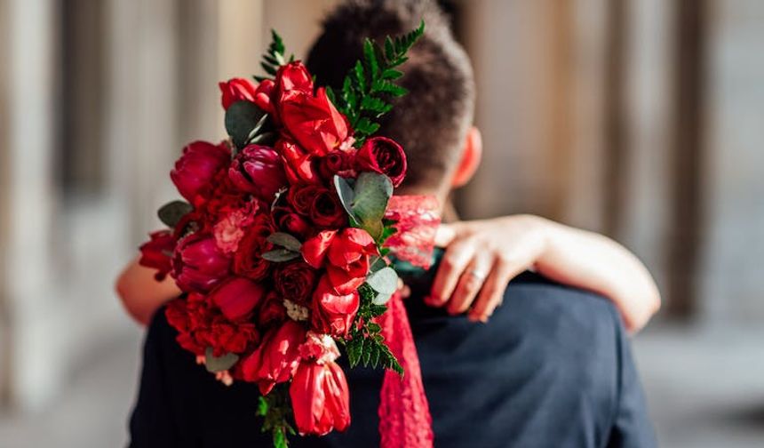 3. Hristiyan inancına göre St. Valentine aşkın, mutlu evliliklerin, arıcıların, gezginlerin ve hastaların koruyucusu