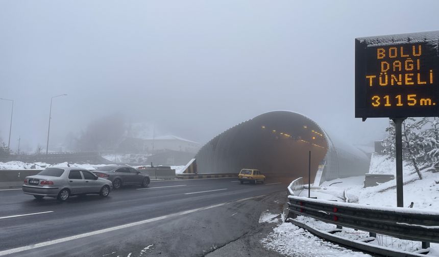 Bolu Dağı'nda kar yağışı ve sis etkili oldu